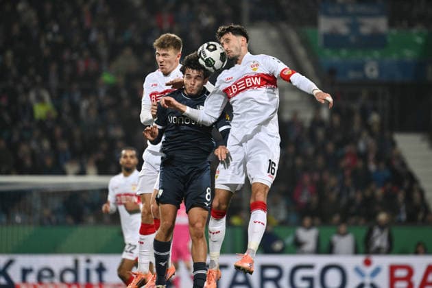 Atakan Karazor (VfB Stuttgart), Kjell Wätjen (VfL Bochum), Finn Jeltsch (VfB Stuttgart), v.re. 03.12.2025, Fussball DFB Pokal, Saison 2025 2026, Achtelfinale, VfL Bochum - VfB Stuttgart DFB regulations prohibit any use of photographs as image sequences and or quasi-video Bochum Vonovia Ruhrstadion Nordrhein Westfalen Deutschland