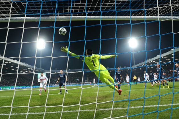 Bochum, Vonovia Ruhrstadion, 03.12.25, GER, Herren, DFB-Pokal, Achtelfinale, Saison 2025 - 2026, VfL 1848 Bochum - VfB Stuttgart, Eigentor durch Philipp Strompf (VfL Bochum) zum 0:1 DFB DFL REGULATIONS PROHIBIT ANY USE OF PHOTOGRAPHS AS IMAGE SEQUENCES AND OR QUASI-VIDEO. Copyright: JoachimxBywaletz xJB-Sportfoto