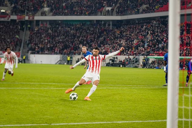 Deutschland: Fussball DFB-Pokal 2025 26, Achtelfinale - SC Freiburg vs SV Darmstadt 98 - Europa-Park-Stadion (Freiburg): Tor per Foulelfmeter zum 1:0 durch Vincenzo Grifo (SC Freiburg, 32) Freiburg im Breisgau Baden-Württemberg Deutschland Copyright: xJOERANxSTEINSIEKx