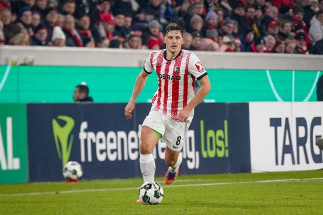 Deutschland: Fussball DFB-Pokal 2025 26, Achtelfinale - SC Freiburg vs SV Darmstadt 98 - Europa-Park-Stadion (Freiburg): Maximilian Eggestein (SC Freiburg, 08) Freiburg im Breisgau Baden-Württemberg Deutschland Copyright: xJOERANxSTEINSIEKx
