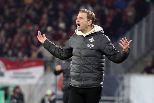 03.12.2025, xrekx, Fussball DFB Pokal 1 8 Finale, SC Freiburg - SV Darmstadt 98 v.l. Florian Kohfeldt Trainer (SV Darmstadt 98) (DFL DFB REGULATIONS PROHIBIT ANY USE OF PHOTOGRAPHS as IMAGE SEQUENCES and or QUASI-VIDEO) Freiburg