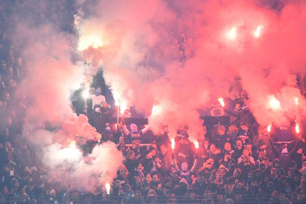 Fußball DFB-Pokal Achtelfinale VfL Bochum - VfB Stuttgart am 03.12.2025 im Vonovia Ruhrstadion in Bochum Bochumer Fans zünden Bengalos Pyro Pyrotechnik Leuchtkörper Rauchbomben im Fanblock DFB regulations prohibit any use of photographs as image sequences and or quasi-video.