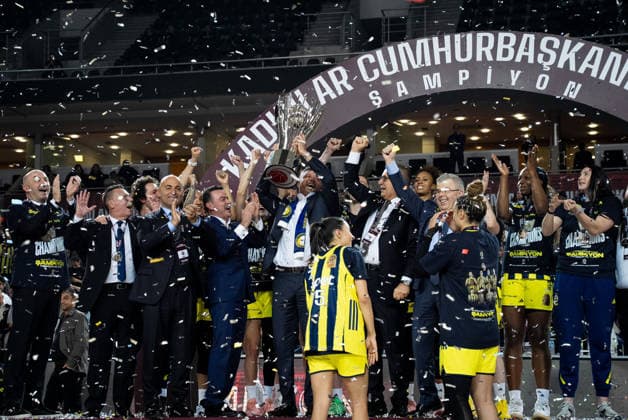 Fenerbahce Opet v Cimsa CBK Mersin - Turkish Women s Basketball Presidential Cup ANKARA, TURKIYE - DECEMBER 03: Players of Fenerbahce Opet celebrate with the winner s trophy at the end of the 30th Turkish Women s Basketball Presidential Cup match between Fenerbahce Opet and Cimsa CBK Mersin at Ankara Sports Hall in Ankara, Turkiye on December 03, 2025. Betul Abali Anadolu Ankara Turkey. Editorial use only. Please get in touch for any other usage.  Copyright: x2025xAnadoluxBetulxAbalix