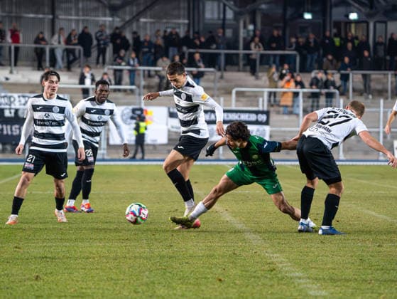 Paolo Maiella (FC Guetersloh, 09) im Zweikampf gegen Finn Wortmann (SG Wattenscheid 09, 27) SG Wattenscheid 09 vs. FC Guetersloh, Fussball, Landespokal Westfalen, Viertelfinale, Saison 2025 2026, 03.12.2025 SG Wattenscheid 09 vs. FC Guetersloh, Fussball, Landespokal Westfalen, Viertelfinale, Saison 2025 2026, 03.12.2025 Wattenscheid Copyright: xEibner-Pressefoto DamianxKruczynx EP_DKI