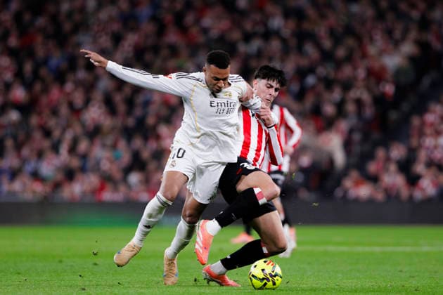 LA LIGA EA Sports -Athletic Club vs Real Madrid BILBAO, SPAIN - December 3:Kylian Mbappe of Real Madrid and Alejandro Rego of Athletic Club fight for the ball during the La Liga 2025 26 match between Athletic Club and Real Madrid at San Mames Stadium. (Photo by Guille Martinez f22photo) Bilbao San Mames Stadium Spain Copyright: xGuillermoxMartinezx