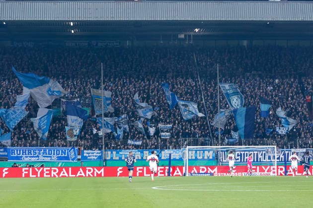 Fankurve VfL Bochum GER, VfL Bochum gegen VfB Stuttgart, Fussball, DFB-Pokal, Achtelfinale, Spielzeit 2025 2026, 03.12.2025 DFL REGULATIONS PROHIBIT ANY USE OF PHOTOGRAPHS AS IMAGE SEQUENCES AND OR QUASI-VIDEO GER, VfL Bochum gegen VfB Stuttgart, Fussball, DFB-Pokal, Achtelfinale, Spielzeit 2025 2026, 03.12.2025 Bochum Copyright: xEibner-Pressefoto FrankxZeisingx EP_FZG