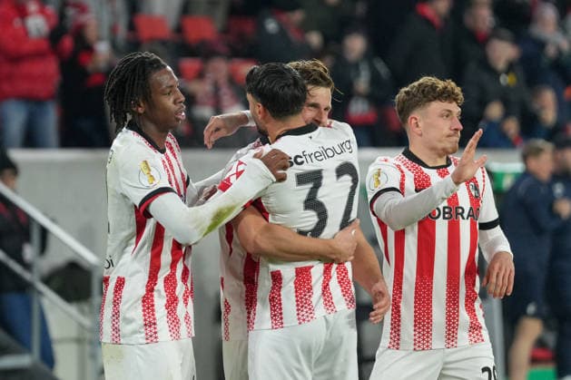 Johan Manzambi (SC Freiburg, 44), Vincenzo Grifo (SC Freiburg, 32), Lucas Höler Lucas Hoeler (SC Freiburg, 09), Philipp Treu (SC Freiburg, 29) Torjubel, Emotionen, Torschuss, Abschluss, Torerfolg, Tor, Treffer , Fußball, Achtelfinale, DFB Pokal, 2025 26, SC Freiburg vs. SV Darmstadt 98, 03.12.2025, Europa-Park Stadion, Freiburg, Deutschland DFB REGULATIONS PROHIBIT ANY USE OF PHOTOGRAPHS AS IMAGE SEQUENCES AND OR QUASI-VIDEO. Freiburg Europa-Park Stadion Baden-Württemberg Deutschland Copyright: xArnexAmbergx