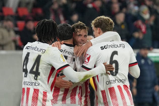 Johan Manzambi (SC Freiburg, 44), Vincenzo Grifo (SC Freiburg, 32), Lucas Höler Lucas Hoeler (SC Freiburg, 09), Patrick Osterhage (SC Freiburg, 06) Torjubel, Emotionen, Torschuss, Abschluss, Torerfolg, Tor, Treffer , Fußball, Achtelfinale, DFB Pokal, 2025 26, SC Freiburg vs. SV Darmstadt 98, 03.12.2025, Europa-Park Stadion, Freiburg, Deutschland DFB REGULATIONS PROHIBIT ANY USE OF PHOTOGRAPHS AS IMAGE SEQUENCES AND OR QUASI-VIDEO. Freiburg Europa-Park Stadion Baden-Württemberg Deutschland Copyright: xArnexAmbergx