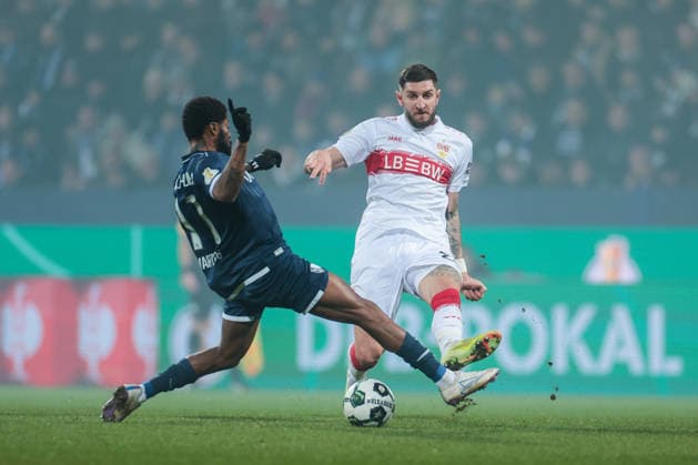 03.12.2025, Fussball, DFB-Pokal, Saison 2025 2026, VfL Bochum - VfB Stuttgart, v. l. Moritz-Broni Kwarteng (VfL Bochum 1848), Jeff Chabot (VfB Stuttgart), Bochum Vonovia Ruhrstadion NRW Deutschland xRHR-FOTO DEx Copyright: DennisxEwert RHR-FOTOx RHR-FOTO DE