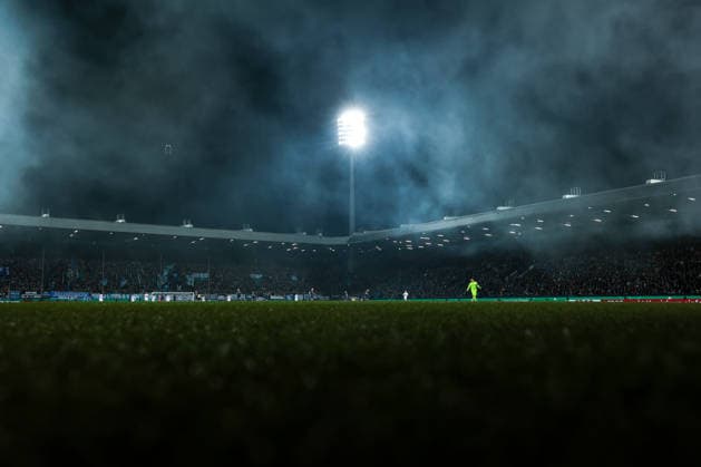 03.12.2025, Fussball, DFB-Pokal, Saison 2025 2026, VfL Bochum - VfB Stuttgart, Flutlicht und Nebel im Ruhrstadion, Bochum Vonovia Ruhrstadion NRW Deutschland xRHR-FOTO DEx Copyright: DennisxEwert RHR-FOTOx RHR-FOTO DE