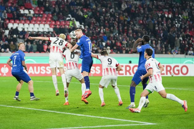 DFB-Pokal: SC Freiburg vs SV Darmstadt 98, 03.12.2025 Kopfballduell zwischen Matthias Ginter (SC Freiburg, 28) und Kai Klefisch (SV Darmstadt 98, 17) DFB-Pokal: SC Freiburg vs SV Darmstadt 98, Europa-Park-Stadion, 03.12.2025 DFB DFL REGULATIONS PROHIBIT ANY USE OF PHOTOGRAPHS AS IMAGE SEQUENCES AND OR QUASI-VIDEO. Copyright: xBEAUTIFULxSPORTS Boscox