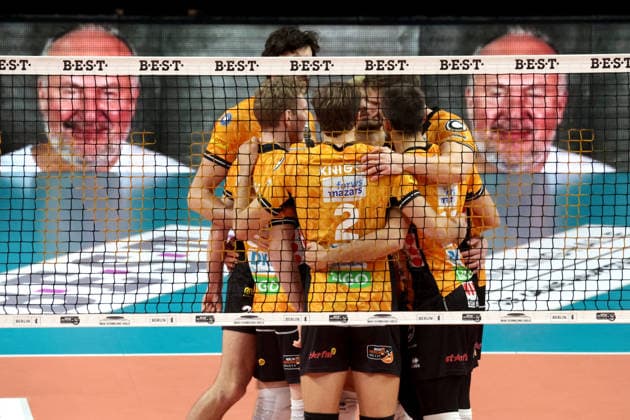 DEU, DVV, 1.VBL, BR Volleys vs. Ludwigsburger, 03.12.2025, Max-Schmeling-Halle, Berlin, DEU, DVV, 1.VBL, BR Volleys vs. Ludwigsburger, im Bild BR Volleys-Spielerkreis
