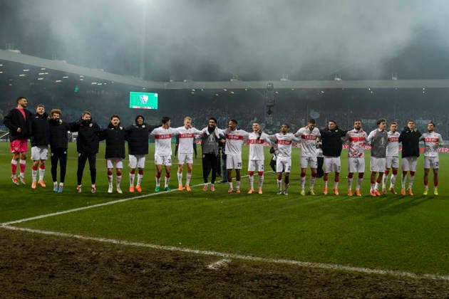 Schlussjubel Schlußjubel Emotion Freude der Mannschaft von Stuttgart 03.12.2025 Fussball VfL Bochum vs VfB Stuttgart, Vonovia Ruhrstadion, Bochum, DFB DFL REGULATIONS PROHIBIT ANY USE OF PHOTOGRAPHS AS IMAGE SEQUENCES AND OR QUASI-VIDEO