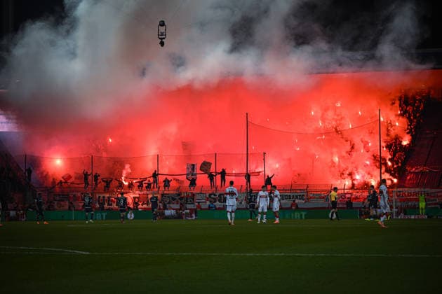 Deutschland, Fußball, DFB-Pokal, 2025 2026, VfL Bochum vs VfB Stuttgart, 03.12.2025, Vonovia Ruhrstadion, Bochum, Deutschland, Pyrotechnik im Stuttgarter Fanblock Copyright: xMarkusxVerwimpx