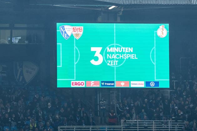 DFB Pokal, VfL Bochum - VfB Stuttgart; 03.12.2025 Drei Minuten Nachspielzeit DFB Pokal Achtelfinale, VfL Bochum - VfB Stuttgart, VONONVIA Ruhrstadion am 03.12.2025 DFB REGULATIONS PROHIBIT ANY USE OF PHOTOGRAPHS AS IMAGE SEQUENCES AND OR QUASI-VIDEO. Copyright: xBEAUTIFULxSPORTS Wunderlx