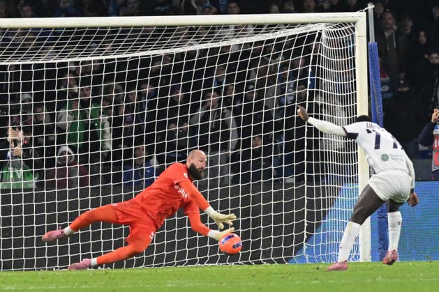 Zito Luvumbo of Cagliari Calcio he misses the decisive penalty kick during the Coppa Italia Freccia Rossa match between SSC Napoli vs Cagliari Calcio at Diego Armando Maradona Stadium  Copyright: xAgostinoxGemito IPAxSportx xipa-agency.netx xx IPA_68697804 IPA_Agency_IPA68697804