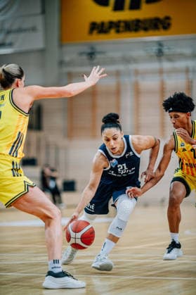 BB-1BL Damen Syntainics MBC Lions - Alba Berlin Rachel Mamie Arthur (GISA Lions MBC) waehrend der Saison 2025-2026 in der DBBL Toyota Bundesliga Syntainics MBC Lions und Alba Berlin in der SWH Arena am 3. December 2025 in Halle Saale, Sachsen Anhalt, Deutschland