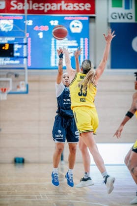 BB-1BL Damen Syntainics MBC Lions - Alba Berlin Liz Smith (GISA Lions MBC) waehrend der Saison 2025-2026 in der DBBL Toyota Bundesliga Syntainics MBC Lions und Alba Berlin in der SWH Arena am 3. December 2025 in Halle Saale, Sachsen Anhalt, Deutschland