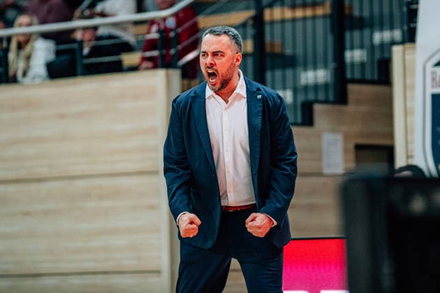 BB-1BL Damen Syntainics MBC Lions - Alba Berlin Timur Topal (GISA Lions MBC) waehrend der Saison 2025-2026 in der DBBL Toyota Bundesliga Syntainics MBC Lions und Alba Berlin in der SWH Arena am 3. December 2025 in Halle Saale, Sachsen Anhalt, Deutschland