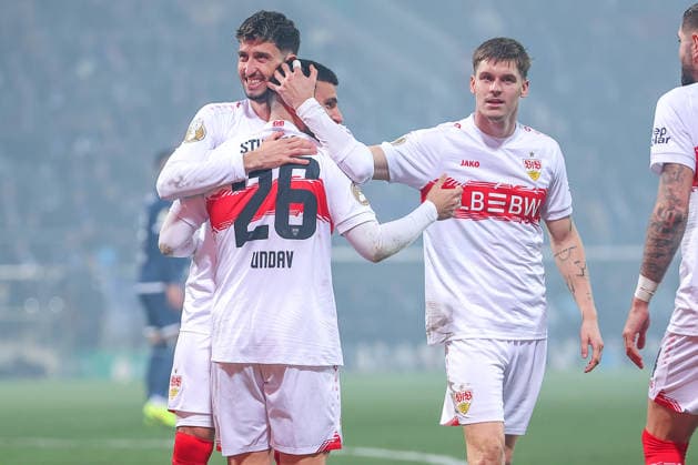 03.12.2025, Fußball, DFB-Pokal, VfL Bochum - VfB Stuttgart, Achtelfinale, Vonovia Ruhrstadion, Saison 2025 2026: Torjubel nach dem Tor zum 2:0 durch Torschütze Deniz Undav (VfB Stuttgart 26) zusammen mit Atakan Karazor (VfB Stuttgart 16) DFB regulations prohibit any use of photographs as image sequences and or quasi-video. Nordrhein-Westfalen Deutschland