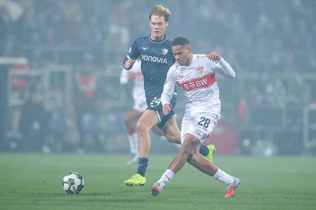 03.12.2025, Fußball, DFB-Pokal, VfL Bochum - VfB Stuttgart, Achtelfinale, Vonovia Ruhrstadion, Saison 2025 2026: Nikolas Nartey (VfB Stuttgart 28) DFB regulations prohibit any use of photographs as image sequences and or quasi-video. Nordrhein-Westfalen Deutschland