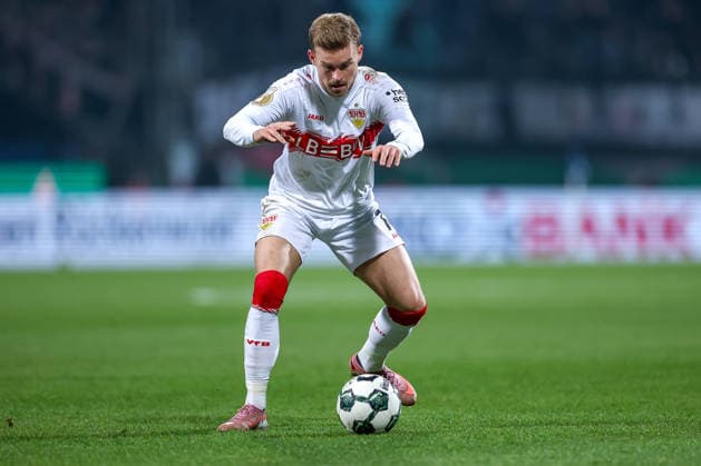 03.12.2025, Fußball, DFB-Pokal, VfL Bochum - VfB Stuttgart, Achtelfinale, Vonovia Ruhrstadion, Saison 2025 2026: Maximilian Mittelstädt (VfB Stuttgart 07) DFB regulations prohibit any use of photographs as image sequences and or quasi-video. Nordrhein-Westfalen Deutschland