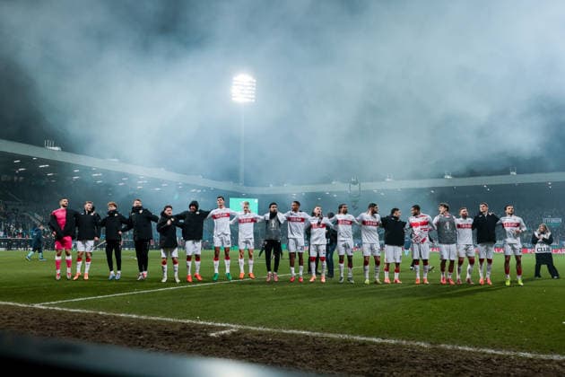03.12.2025, Fussball, DFB-Pokal, Saison 2025 2026, VfL Bochum - VfB Stuttgart, Die Spieler des VfB Stuttgart bejubeln den Sieg und feiern mit den Fans den Einzug in die nächste Runde des DFB Pokals, Bochum Vonovia Ruhrstadion NRW Deutschland xRHR-FOTO DEx Copyright: DennisxEwert RHR-FOTOx RHR-FOTO DE