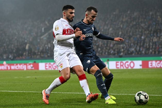 Deniz Undav (VfB Stuttgart) und Erhan Masovic (VfL Bochum) im Zweikampf waehrend des DFB-Pokal Spiels zwischen VfL Bochum v VfB Stuttgart, Vovovia-Ruhrstadion am 03. December 2025 in Bochum, Deutschland. (Foto von Ralf Treese DeFodi Images) +++ Deniz Undav (VfB Stuttgart) und Erhan Masovic (VfL Bochum) battle for the ball during the DFB-Pokal match between VfL Bochum v VfB Stuttgart at Vonovia-Ruhrstadion on December 3, 2025 in Bochum, Germany. (Photo by Ralf Treese DeFodi Images) (Photo by Ralf Treese DeFodi Images)