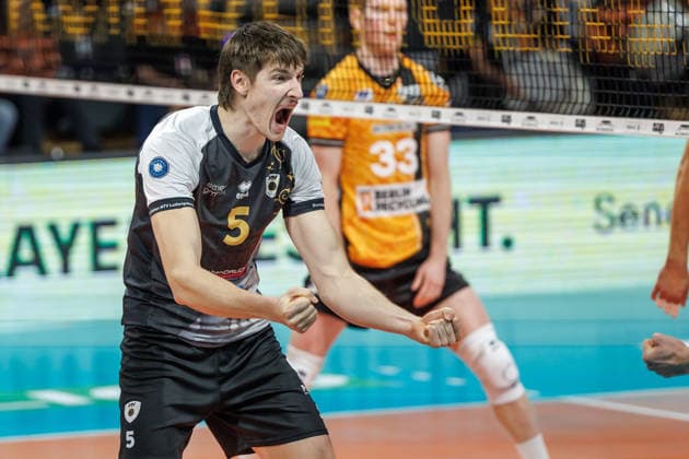 03.12.25, Berlin, Volleyball: 1.Bundesliga, Maenner, 10. Spieltag, BR Volleys - MTV Ludwigsburg, Max-Schmeling-Halle. Jan Huber von MTV Ludwigsburg freut sich ueber den erspielten Punkt. BR Volleys - ASV Dachau