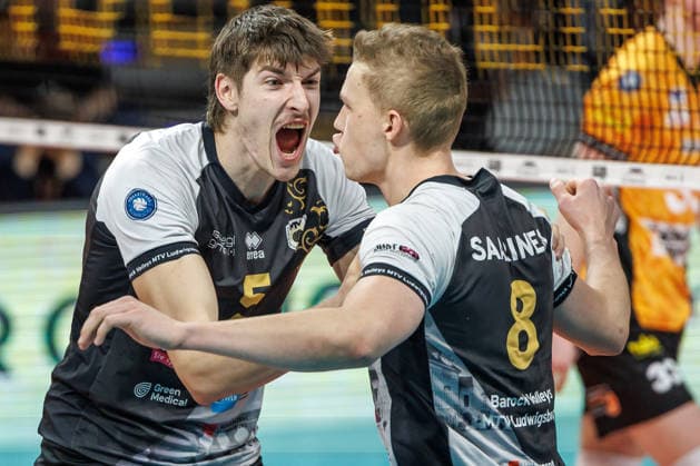 03.12.25, Berlin, Volleyball: 1.Bundesliga, Maenner, 10. Spieltag, BR Volleys - MTV Ludwigsburg, Max-Schmeling-Halle. Jan Huber von MTV Ludwigsburg freut sich ueber den erspielten Punkt. BR Volleys - ASV Dachau