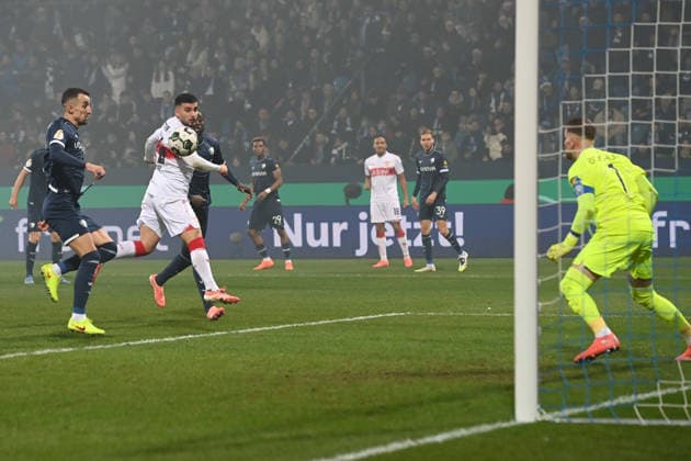 Deniz UNDAV (S) erzielt per Kopfball das Tor zum 0-2, Aktion, Fussball, DFB Pokal, Achtelfinale, Round of 16, VfL Bochum (BO) - VfB Stuttgart (S) 0-2 am 03.12.2025, Vonovia Ruhrstadion Bochum Deutschland. DFL regulations prohibit any use of photographs as image sequences and or quasi-video Â