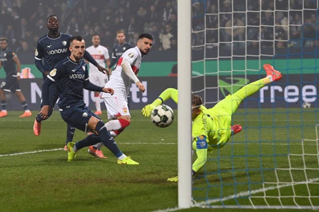 Deniz UNDAV (S) erzielt per Kopfball das Tor zum 0-2, Aktion, Fussball, DFB Pokal, Achtelfinale, Round of 16, VfL Bochum (BO) - VfB Stuttgart (S) 0-2 am 03.12.2025, Vonovia Ruhrstadion Bochum Deutschland. DFL regulations prohibit any use of photographs as image sequences and or quasi-video Â