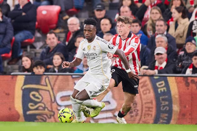 December 3, 2025, Bilbao, Vizcaya, Spain: Vinicius Junior Vini JrÃ¢â‚¬â ¢ of Real Madrid CF competes for the ball with Mikel Jaureguizar of Athletic Club uring the LaLiga EA Sports match between Athletic Club and Real Madrid CF at San Mames on December 3, 2025, in Bilbao, Spain. Bilbao Spain - ZUMAa181 20251203_zaa_a181_087 Copyright: xRicardoxLarreinax
