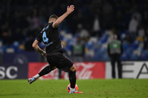 Alessandro Buongiorno of S.S.C. Napoli scores the decisive penalty during the round of 16 of the Coppa Italia Frecciarossa between S.S.C. Napoli and Cagliari Calcio at the Diego Armando Maradona Stadium on December 3, 2025 in Naples, Italy.  Copyright: xDomenicoxCippitelli IPAxSportx xipa-agency.netx xx IPA_68699133 IPA_Agency_IPA68699133