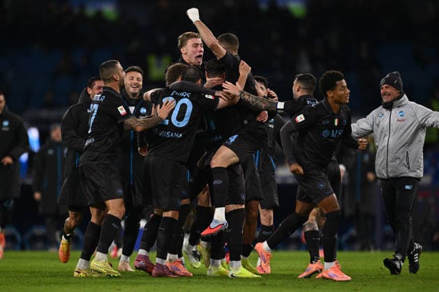 Alessandro Buongiorno of S.S.C. Napoli celebrate the victory during the round of 16 of the Coppa Italia Frecciarossa between S.S.C. Napoli and Cagliari Calcio at the Diego Armando Maradona Stadium on December 3, 2025 in Naples, Italy.  Copyright: xDomenicoxCippitelli IPAxSportx xipa-agency.netx xx IPA_68699219 IPA_Agency_IPA68699219