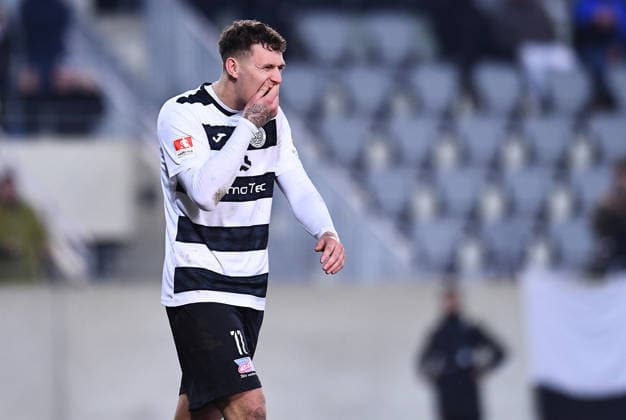 Fußball Herren Krombacher Westfalenpokal Viertelfinale Saison 2025 2026: SG Wattenscheid 09 - FC Gütersloh am 03.12.2025 im Lohrheidestadion in Bochum-Wattenscheid Jermaine Jann ( SG Wattenscheid 09 ) nach einem verschossenen Elfmeter Niedersachsen Deutschland