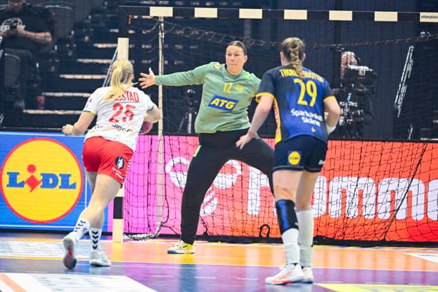 DORTMUND, TYSKLAND 20251203 Sveriges malvakt Filippa IdÃ hn under onsdagens match i huvudrundan i damernas handbolls-VM mellan Sverige och Norge i Westfalenhalle i Dortmund, Tyskland.