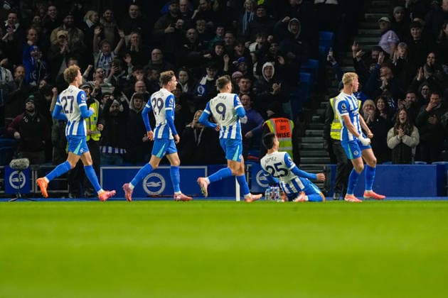Brighton and Hove Albion v Aston Villa Premier League 03 12 2025. GOAL 1-0 Brighton & Hove Albion manager defender Jan Paul van Hecke (6) celebrates his goal with team mates during the Premier League match between Brighton and Hove Albion and Aston Villa at the American Express Stadium, Brighton and Hove, England on 3 December 2025. Brighton and Hove American Express Stadium East Sussex England Editorial use only DataCo restrictions apply See www.football-dataco.com , Copyright: xStephenxFlynnx PSI-23328-0031