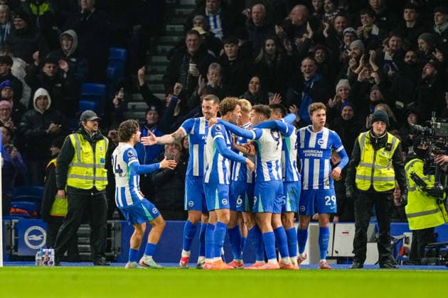 Brighton and Hove Albion v Aston Villa Premier League 03 12 2025. GOAL 1-0 Brighton & Hove Albion manager defender Jan Paul van Hecke (6) celebrates his goal with team mates during the Premier League match between Brighton and Hove Albion and Aston Villa at the American Express Stadium, Brighton and Hove, England on 3 December 2025. Brighton and Hove American Express Stadium East Sussex England Editorial use only DataCo restrictions apply See www.football-dataco.com , Copyright: xStephenxFlynnx PSI-23328-0032