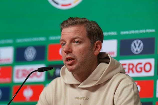 Deutschland: Fussball DFB-Pokal 2025 26, Achtelfinale - SC Freiburg vs SV Darmstadt 98 - Europa-Park-Stadion (Freiburg): Florian Kohfeldt (Trainer, SV Darmstadt 98) Pressekonferenz, Medien Freiburg im Breisgau Baden-Württemberg Deutschland Copyright: xJOERANxSTEINSIEKx