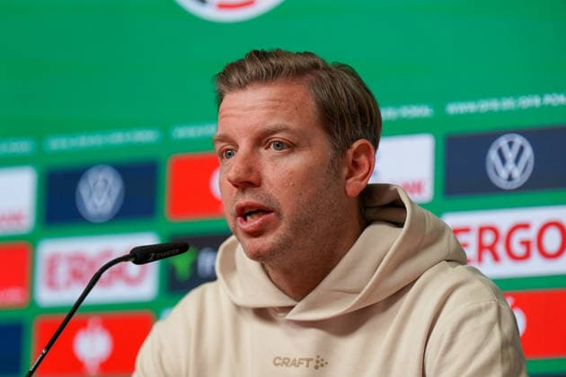 Deutschland: Fussball DFB-Pokal 2025 26, Achtelfinale - SC Freiburg vs SV Darmstadt 98 - Europa-Park-Stadion (Freiburg): Florian Kohfeldt (Trainer, SV Darmstadt 98) Pressekonferenz, Medien Freiburg im Breisgau Baden-Württemberg Deutschland Copyright: xJOERANxSTEINSIEKx