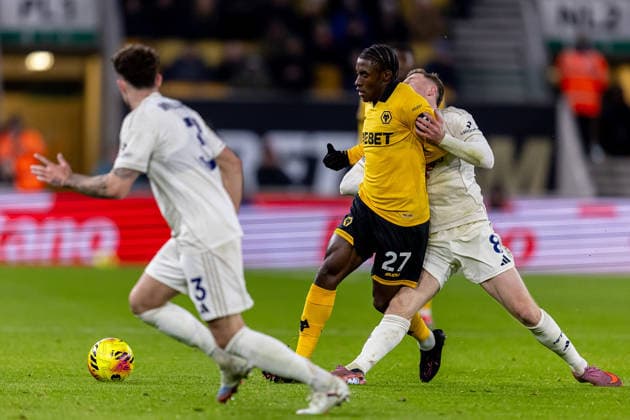 Wolverhampton Wanderers v Nottingham Forest Premier League 03 12 2025. Wolverhampton Wanderers midfielder Jean-Ricner Bellegarde (27) battles for possession with Nottingham Forest midfielder Elliot Anderson (8) during the Premier League match between Wolverhampton Wanderers and Nottingham Forest at Molineux, Wolverhampton, England on 3 December 2025. Wolverhampton Molineux West Midlands England Editorial use only DataCo restrictions apply See www.football-dataco.com , Copyright: xManjitxNarotrax PSI-23331-0014