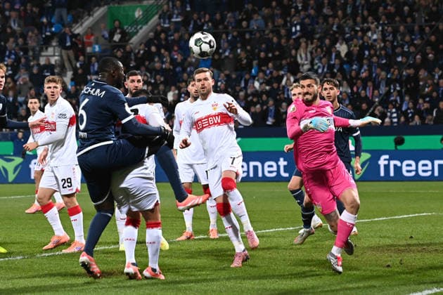 Torwart Fabian BREDLOW (S) pariert eine Torchance vor Ibrahima SISSOKO (BO) Aktion, Zweikampf, Fussball, DFB Pokal, Achtelfinale, Round of 16, VfL Bochum (BO) - VfB Stuttgart (S) 0-2 am 03.12.2025, Vonovia Ruhrstadion Bochum Deutschland. DFL regulations prohibit any use of photographs as image sequences and or quasi-video Â