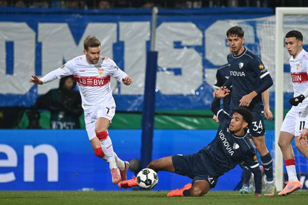 Farid ALFA-RUPRECHT (BO) gegen Maximilian MITTELSTAEDT (Mittelstädt) (S) Aktion, Zweikampf, Fussball, DFB Pokal, Achtelfinale, Round of 16, VfL Bochum (BO) - VfB Stuttgart (S) 0-2 am 03.12.2025, Vonovia Ruhrstadion Bochum Deutschland. DFL regulations prohibit any use of photographs as image sequences and or quasi-video Â
