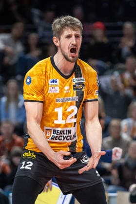 03.12.25, Berlin, Volleyball: 1.Bundesliga, Maenner, 10. Spieltag, BR Volleys - MTV Ludwigsburg, Max-Schmeling-Halle. Florian Krage-Brewitz (BR Volleys) freut sich ueber den erspielten Punkt. BR Volleys - ASV Dachau
