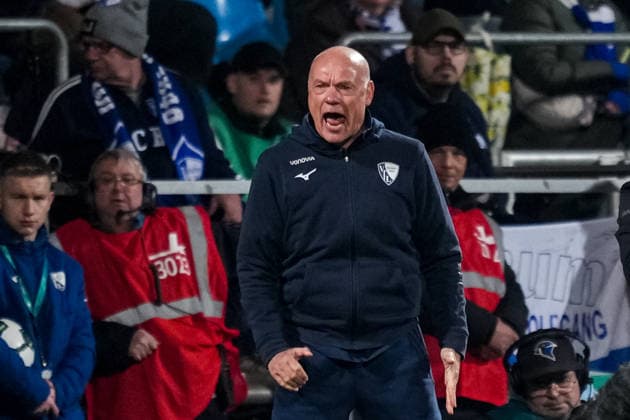 BOCHUM, GERMANY - DECEMBER 3: VfL Bochum head coach Uwe Rosler reacts during the DFB Cup round of 16 match between VfL Bochum and VfB Stuttgart at Vonovia Ruhrstadion on December 3, 2025 in Bochum, Germany. (Photo by Rene Nijhuis) SPO  Copyright: xRenexNijhuis