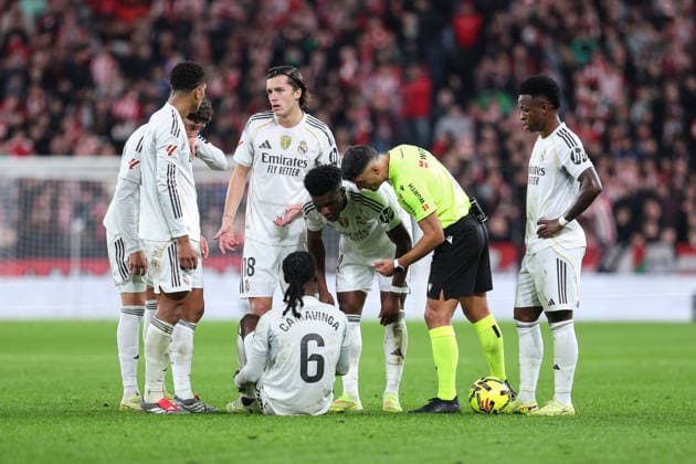 December 3, 2025, Bilbao, Vizcaya, Spain: Eduardo Camavinga of Real Madrid CF hurts during the Spanish League, LaLiga EA Sports, football match played between Athletic Club de Bilbao and Real Madrid at San Mames stadium on December 03, 2025 in Bilbao, Spain. Bilbao Spain - ZUMAa181 20251203_zaa_a181_132 Copyright: xIrinaxR.xHipolitox