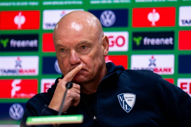 BOCHUM, GERMANY - DECEMBER 3: VfL Bochum head coach Uwe Rosler attends a press conference, PK, Pressekonferenz after the DFB Cup round of 16 match between VfL Bochum and VfB Stuttgart at Vonovia Ruhrstadion on December 3, 2025 in Bochum, Germany. (Photo by Rene Nijhuis) SPO  Copyright: xRenexNijhuis
