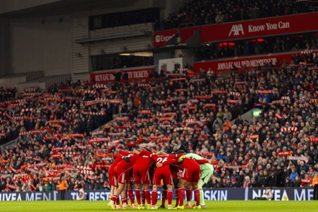 Football - FA Premier League - Liverpool FC v Sunderland AFC LIVERPOOL, ENGLAND - Wednesday, December 3, 2025: Liverpool s players form a pre-match huddle before the FA Premier League match between Liverpool FC and Sunderland AFC at Anfield. (Photo by David Rawcliffe Propaganda) LIVERPOOL Anfield MERSEYSIDE ENGLAND  Copyright: xDavidxRawcliffex P2025-12-03-Liverpool_Sunderland-20