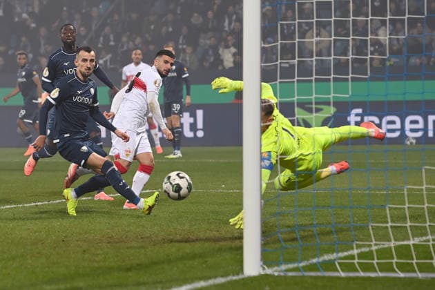 Deniz UNDAV (S) erzielt per Kopfball das Tor zum 0-2, Aktion, Fussball, DFB Pokal, Achtelfinale, Round of 16, VfL Bochum (BO) - VfB Stuttgart (S) 0-2 am 03.12.2025, Vonovia Ruhrstadion Bochum Deutschland. DFL regulations prohibit any use of photographs as image sequences and or quasi-video Â